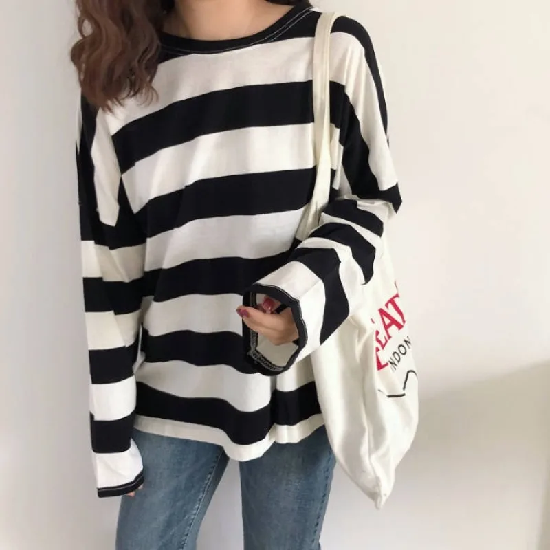 2024 Loose Clothing White Tee Plain Top for Women Striped Black Woman T-shirt Novelties Korea Stylish Tall Kpop Polyester Tshirt