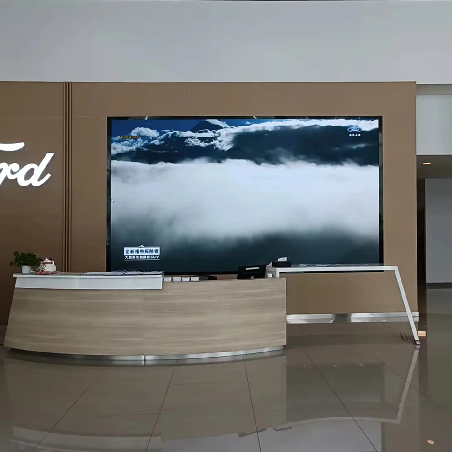 مخصص عالية التردد كامل اللون داخلي لغرفة الاجتماعات والكنيسة P2 P2.5 تثبيت ثابت شاشة LED داخلية العرض