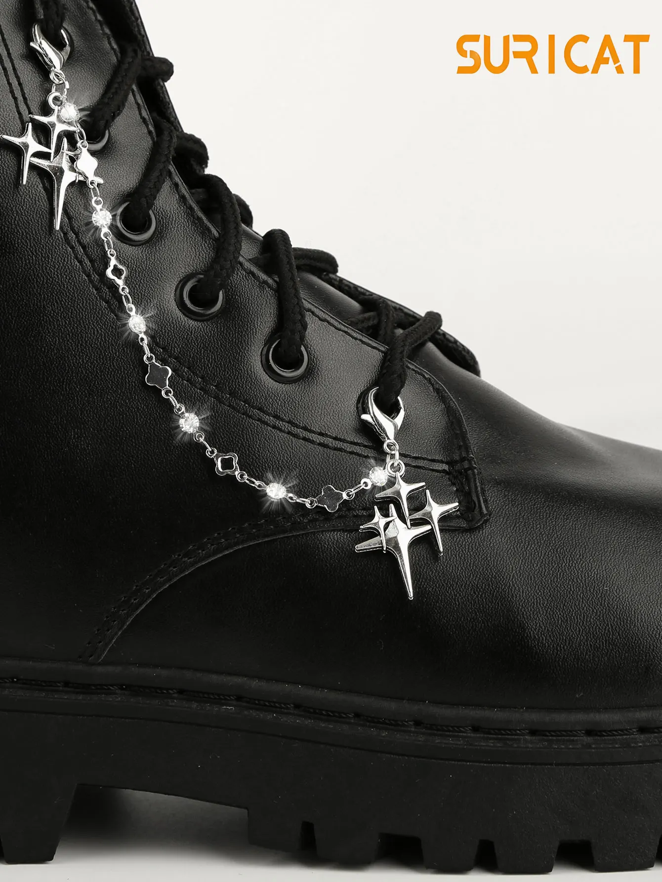 Lucky Four-Leaf Clover with Diamond-Studded Hollow Chain Des