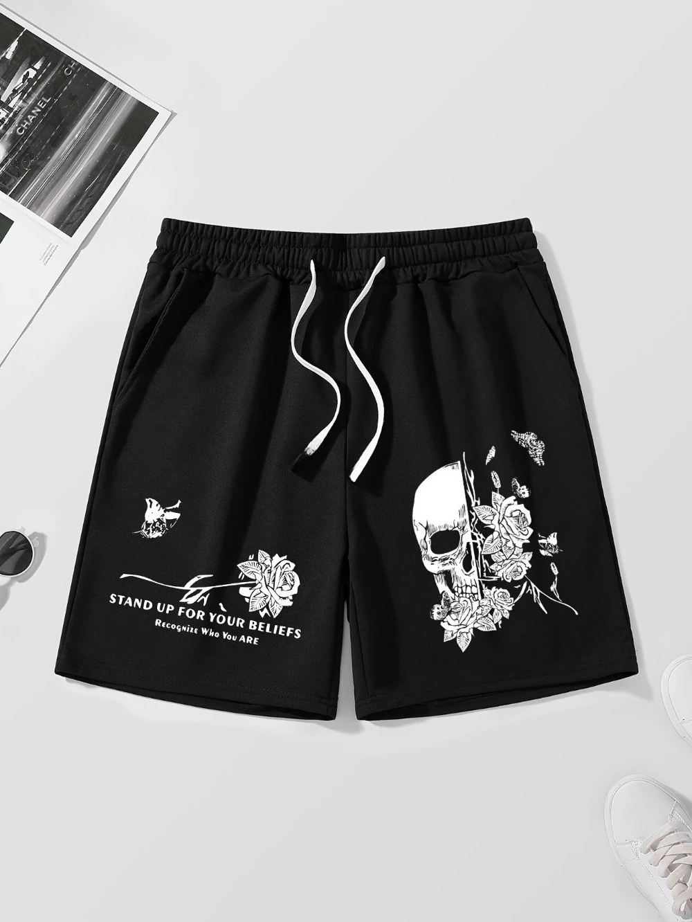 شورت رجالي برباط مطبوع عليه هيكل عظمي وورد - كاجوال، قماش بوليستر مرن من القطن المسامي بأكمام قصيرة #5