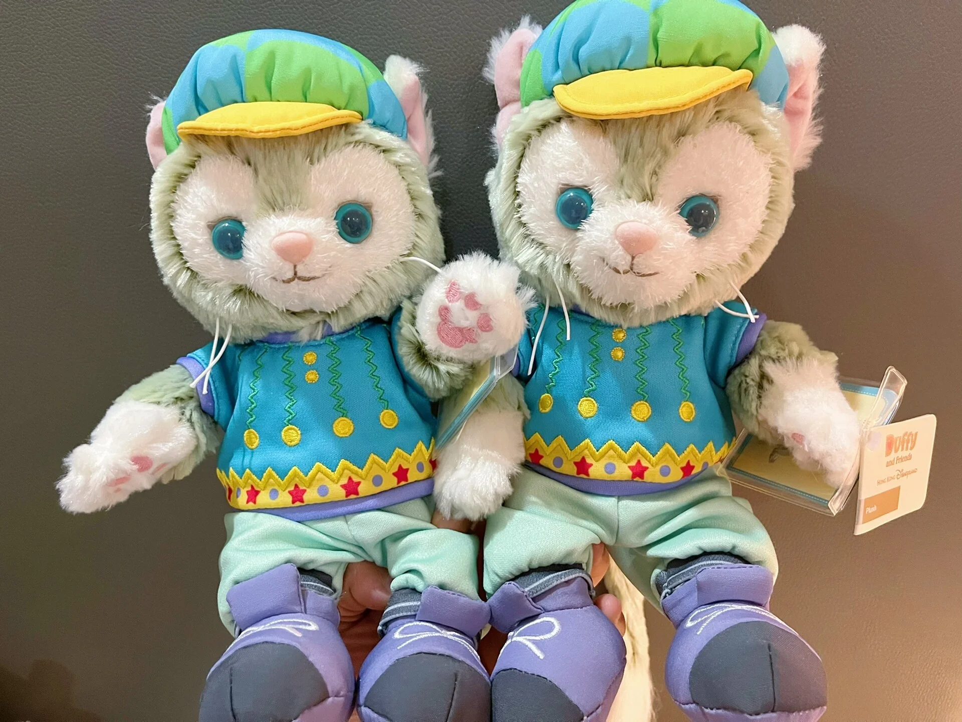 

Гонконг Диснейленд 2022, весна: плюшевый брелок Duffy's Friend Gelatoni — подарок и сувенир