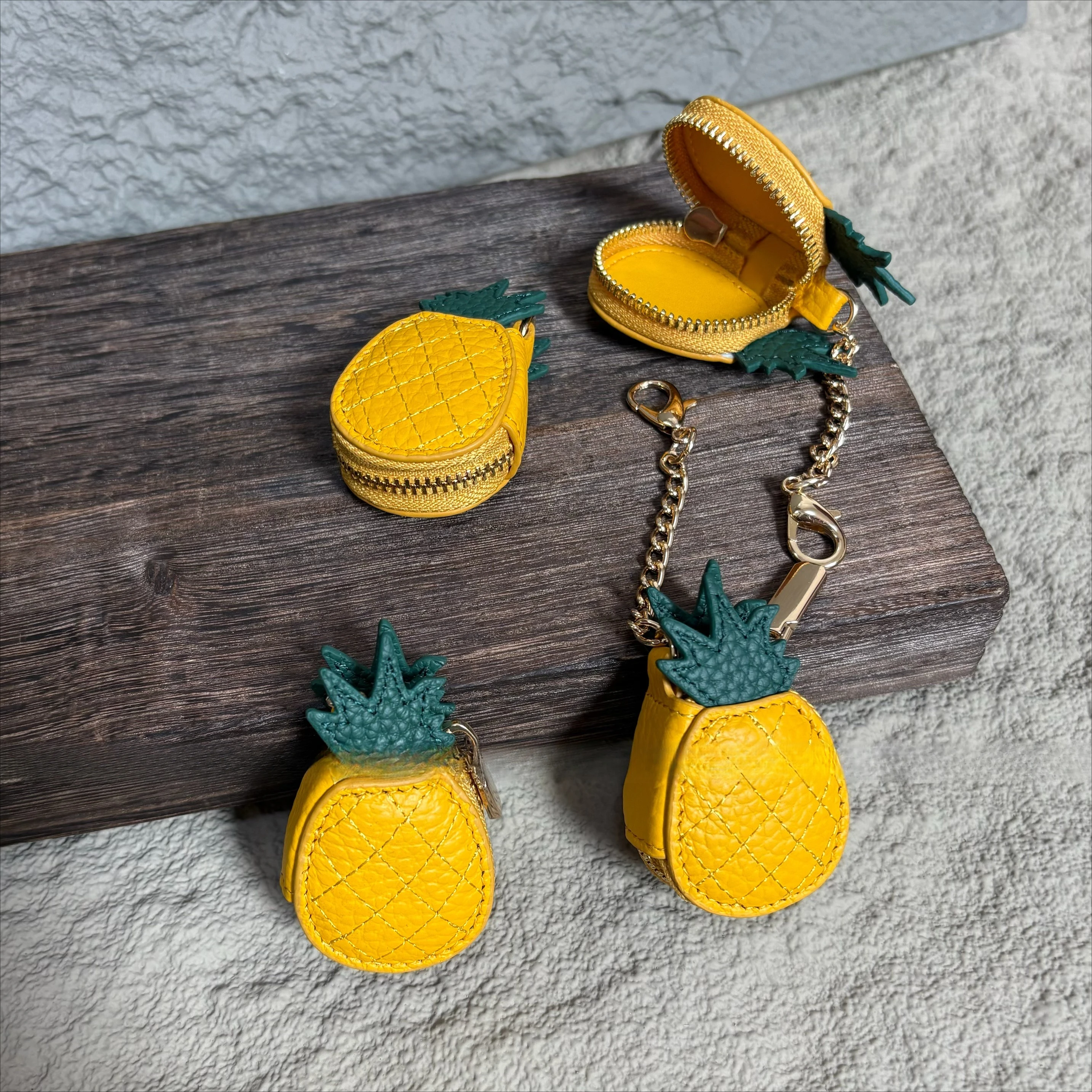 

Top layer cowhide pineapple thumb wrap medicine bag mini pouch ring necklace small item storage bag pendant decoration