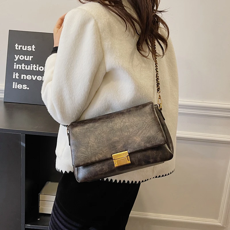 حقيبة كتف كلاسيكية مصممة للأزياء الجلدية الفاخرة للنساء، حقيبة يد كروس أنيقة للمظهر اليومي الأنيق