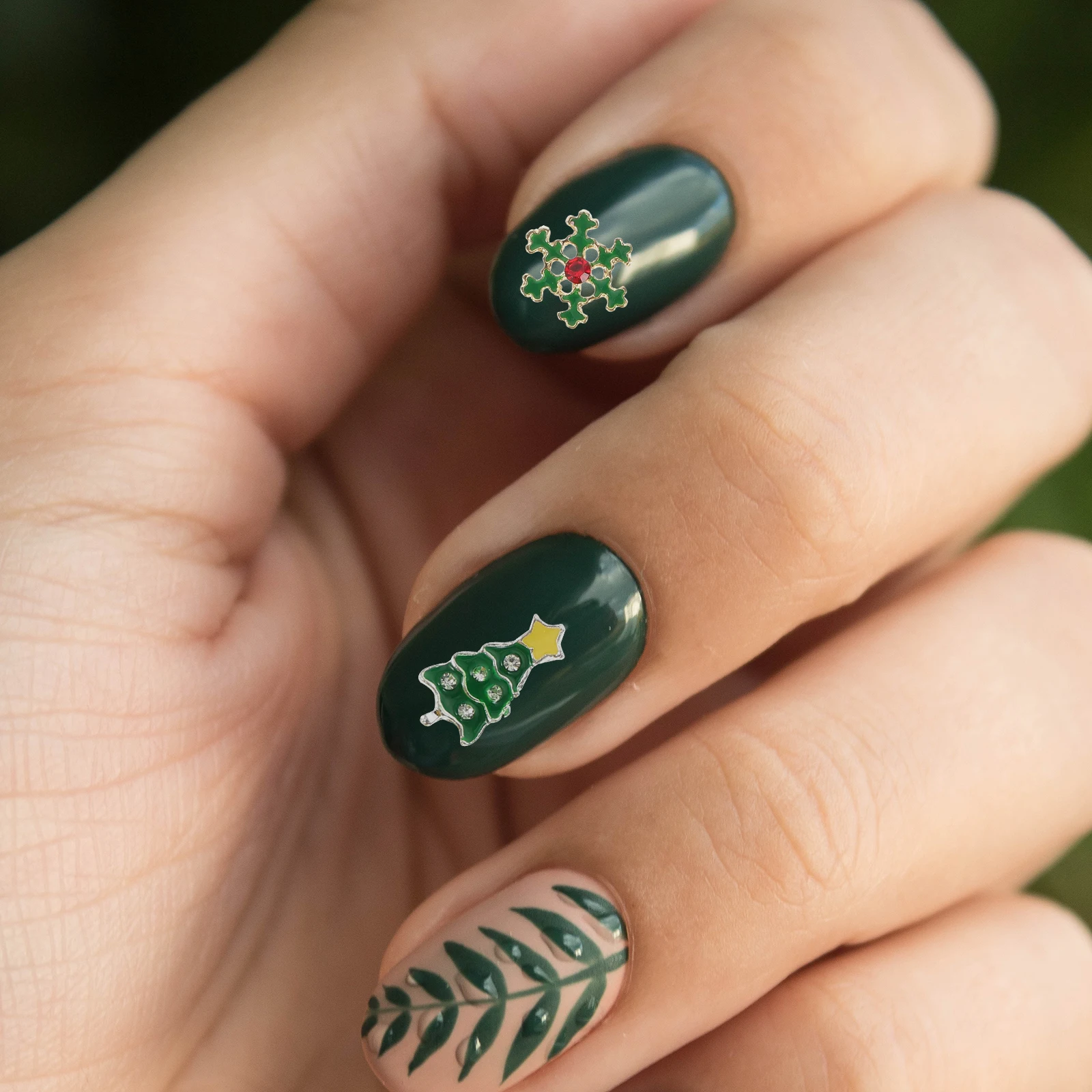 

50 Pieces Christmas Nail Art Alloy Decorations DIY Manicure Supplies Snowman Easy to Apply Natural Artificial