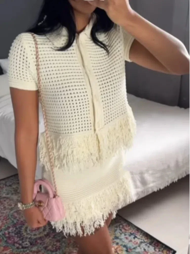 Elegant ผู้หญิงถักเสื้อสเวตเตอร์ถักชุดกระโปรง Hollow OUT Lapel ครึ่งแขนจีบกระโปรงมินิ 2025 ฤดูร้อน Lady 2 ชิ้นชุด