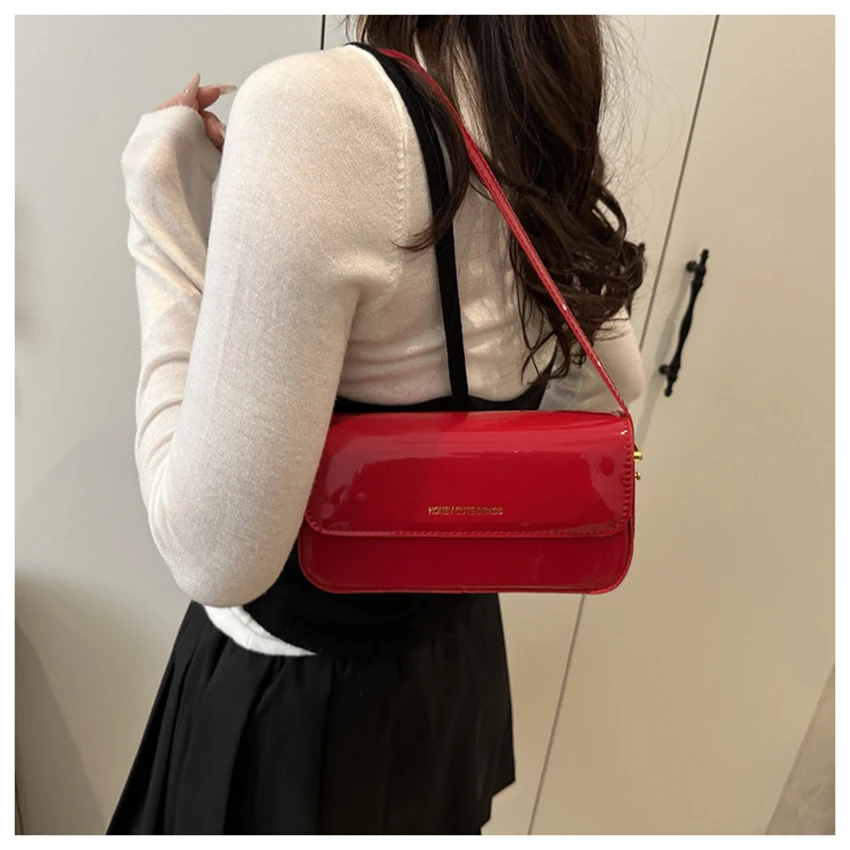 

Женская красная лакированная кожаная сумка на плечо с глянцевым лицом и буквенным принтом, сумки подмышки, повседневная модная простая женская сумка
