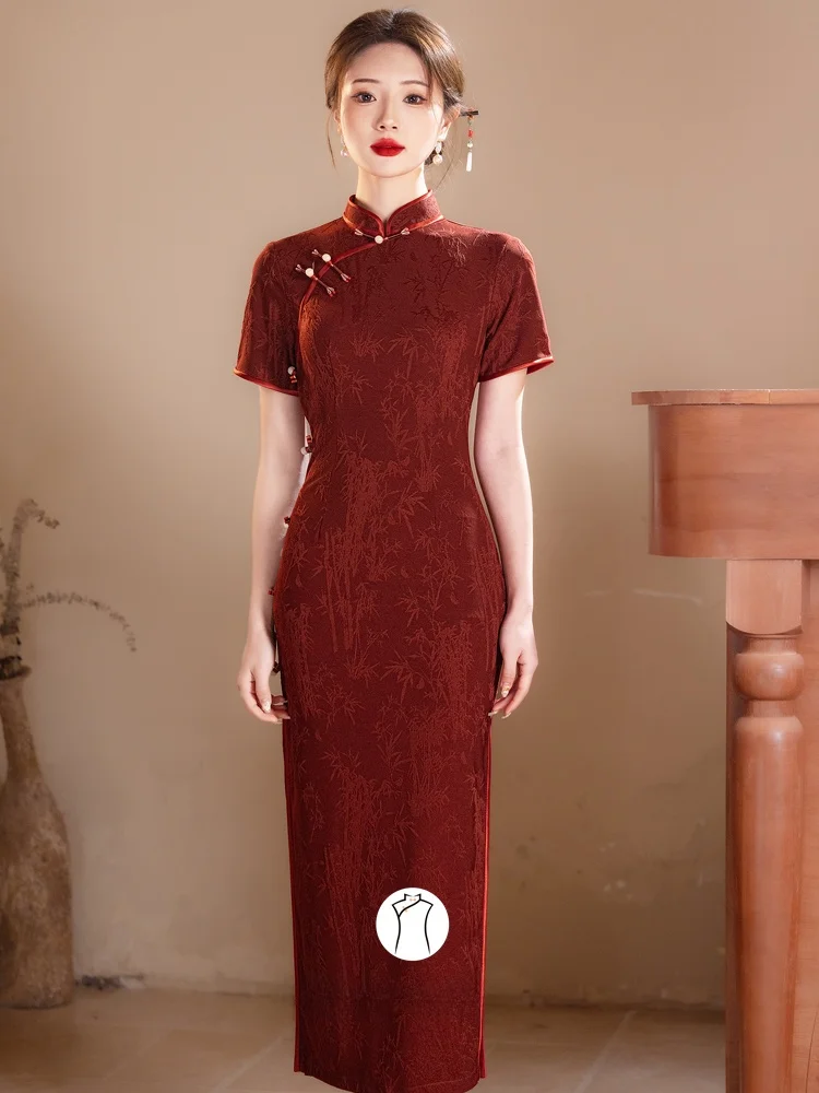 

Красное свадебное платье-ципао в новом китайском стиле, длинное, с коротким рукавом, из дышащей ткани, с низким разрезом, для весны 2025 года