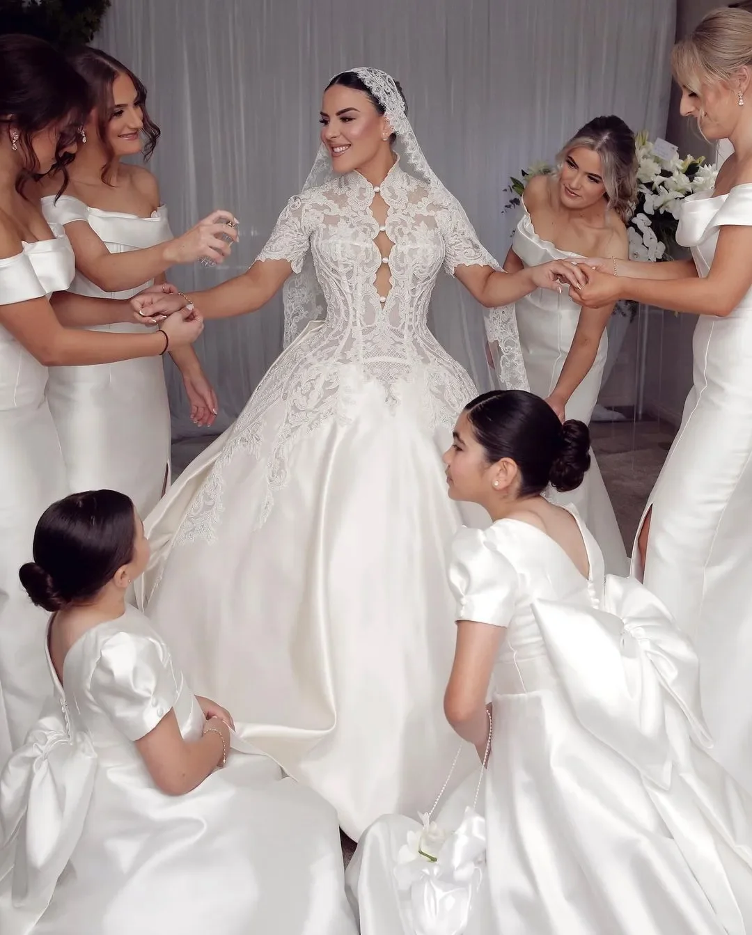 Customized 2026 New Luxury Stand Up Collar Lace Women's Wedding Dress Short Sleeved High Waisted Big Swing Trailing Bridal Gown