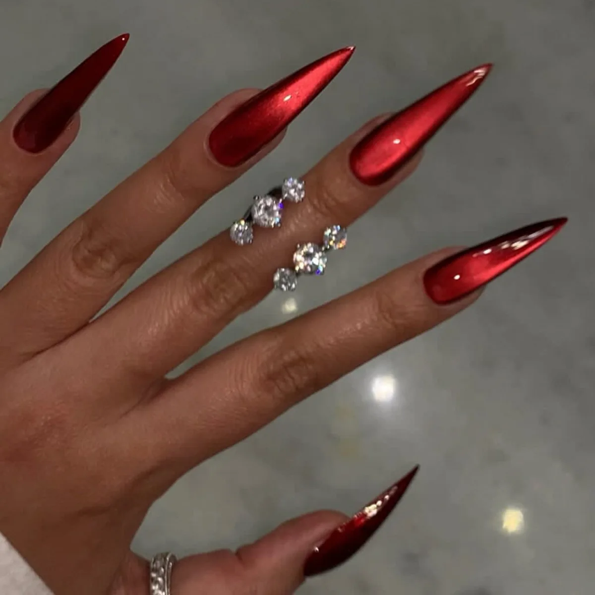 

24pcs Solid Color False Nail Art Simple Red Cats's Eye Design Long Stiletto Nails Sets Press on Datachable Almond Fake Nail Tips