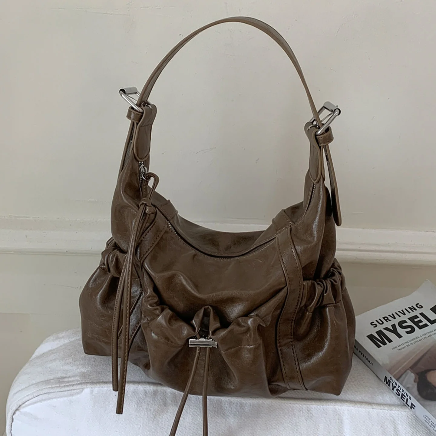 Vintage Shoulder Bags for Women Pleated Design Large Capacity Retro Hobo Crossbody Bag New Designer Handbags Commute Short Trips