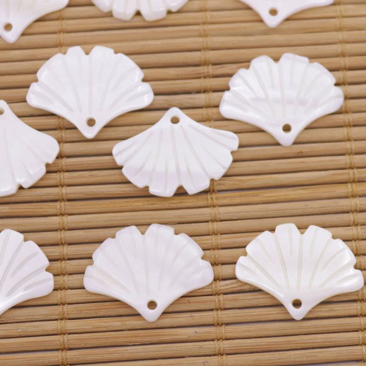 10PCS  Natural White Mother of Pearl Shell Ginkgo Leaf DIY Unique Bead 16mmX21mm