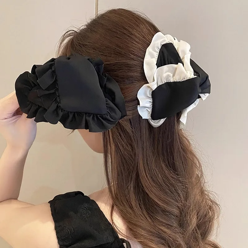 

Французская плиссированная черно-белая треугольная заколка для волос, изысканная заколка в виде акулы для женщин, аксессуар для волос