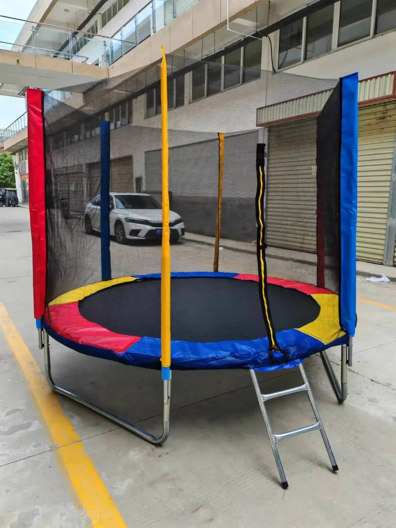 

For Round trampoline with colorful protective netting and elastic beds for outdoor