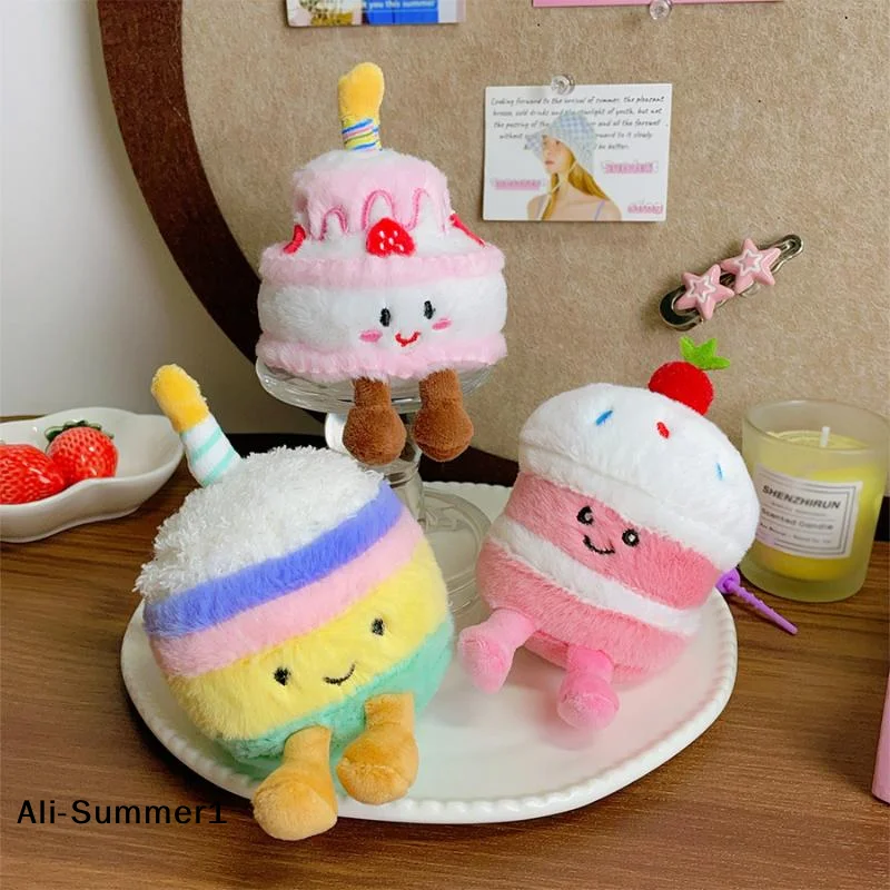 【E】만화 케이크 플러시 키체인 카와이 크리에이티브 생일 케이크 디저트 인형 펜던트 배낭 장식 액세서리 장난감 선물