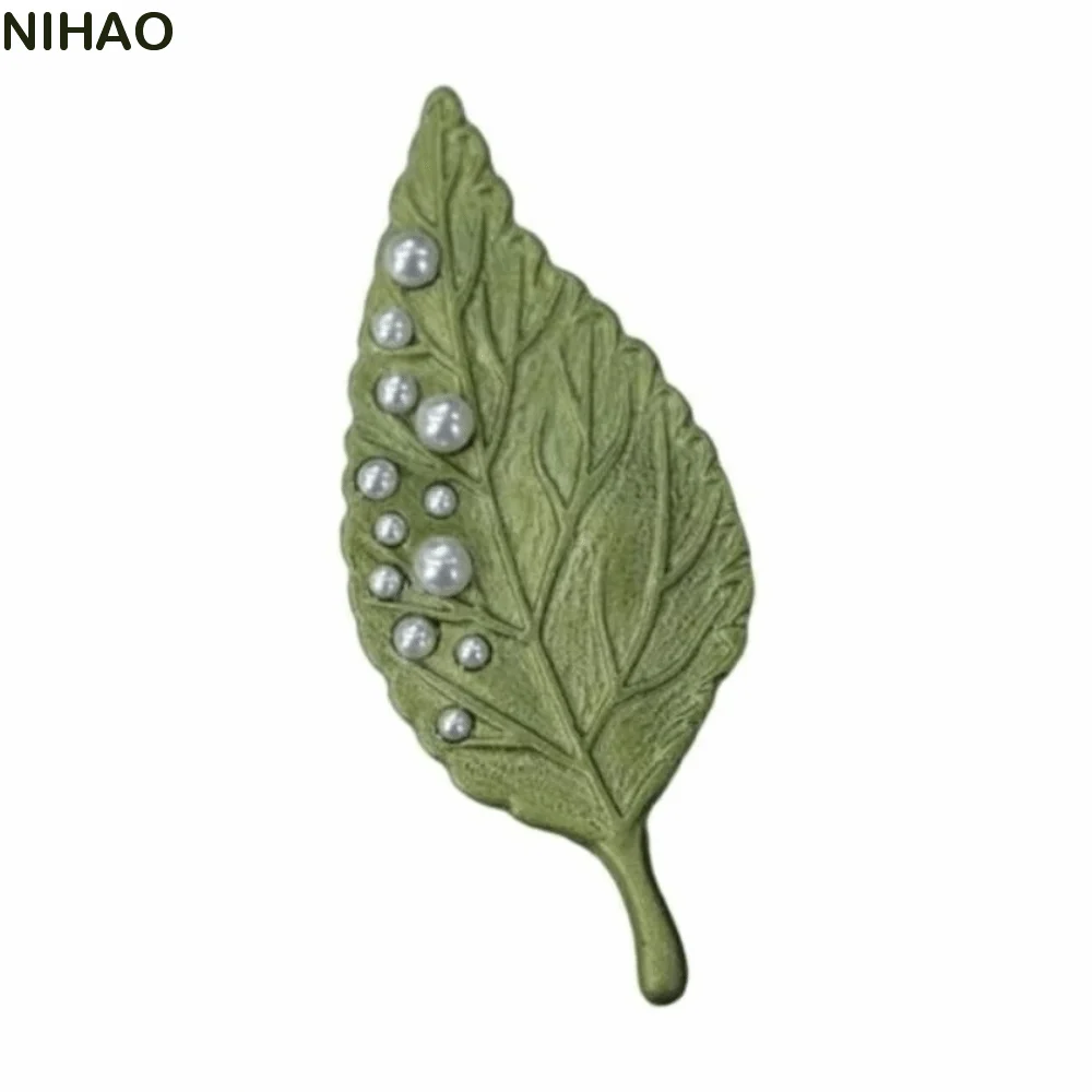 Unique Handmade Plant Brooch Vintage Exquisite Leaf Brooch Alloy Texture Elegant Temperament Flower Brooch Collar Accessories