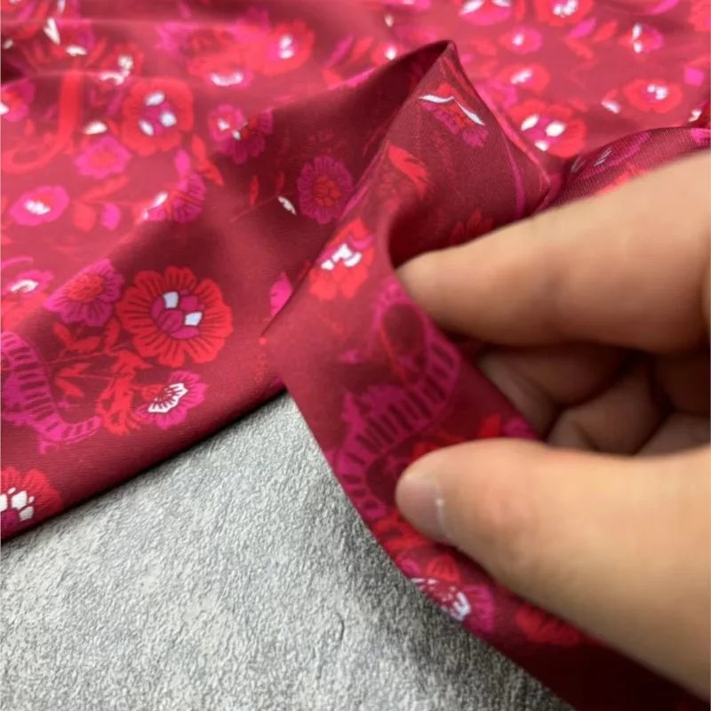 新しい赤い絡み合ったストレッチツイルシルクサマードレスシャツ衣類生地