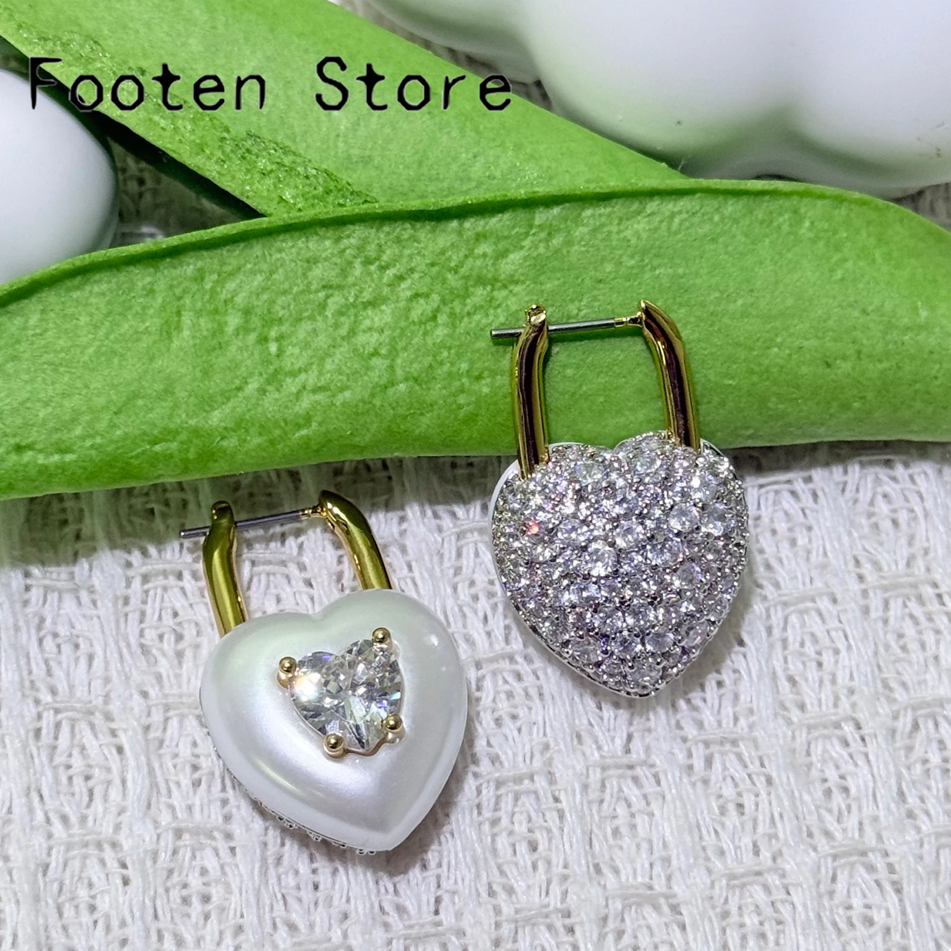 

2026 New Trend High Quality Commemorative Day Jewelry Set White Pearl Silver Heart Shaped Crystal Luxury Women Necklace Earrings