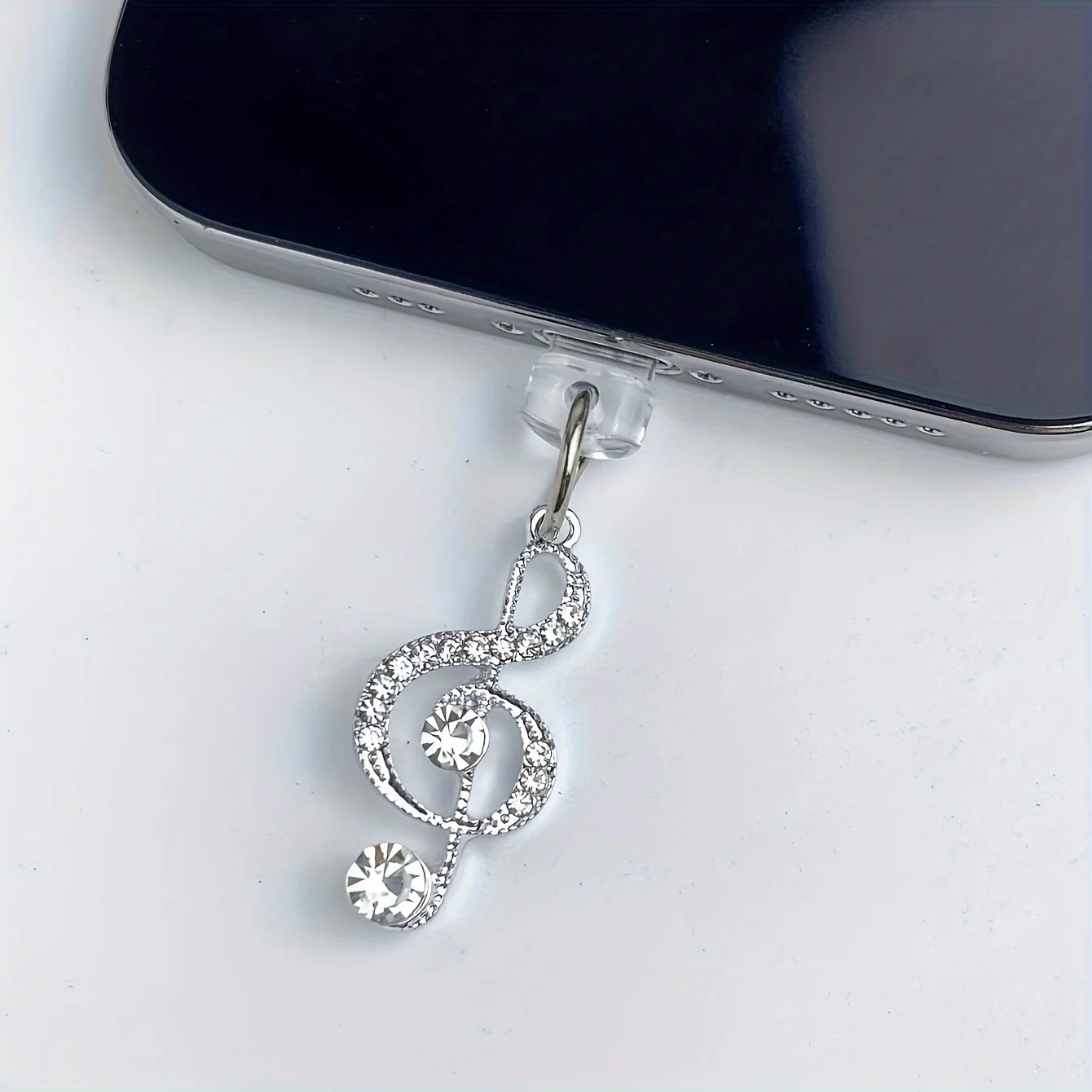 

Золотая и серебряная двухцветная блестящая алмазная музыкальная нота, пылезащитная заглушка для телефона, универсальный музыкальный тематический интерфейс, пыленепроницаемая декоративная подвеска, легкий роскошный и изысканный аксессуар для телефона для д