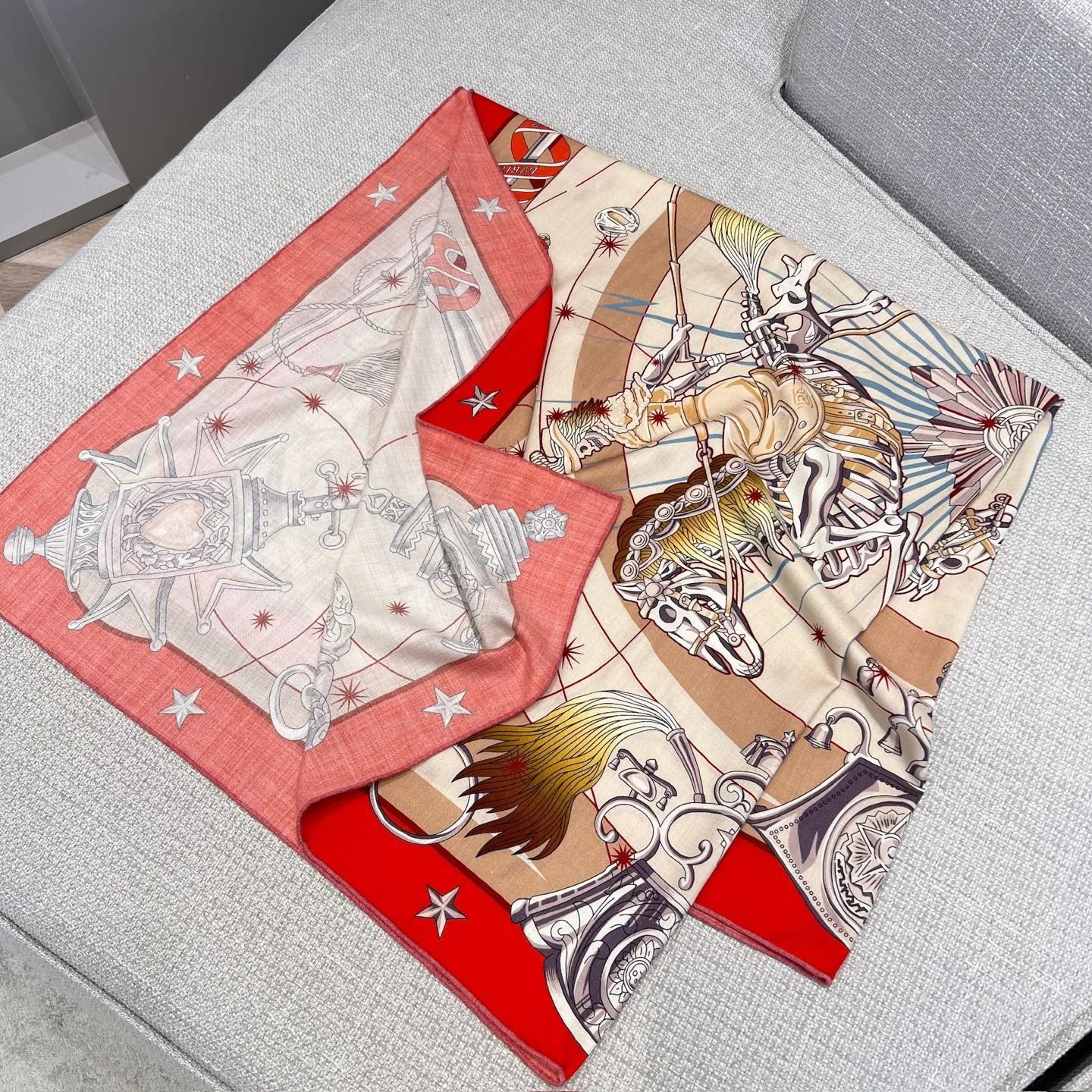 Echarpes-de-luxe-de-haute-qualite-pour-femmes-foulards-en-soie-creatifs-et-polyvalents-chales-imprimes-elegants-foulards-retro-accessoires-pour-tenues-de-ville-cadeau