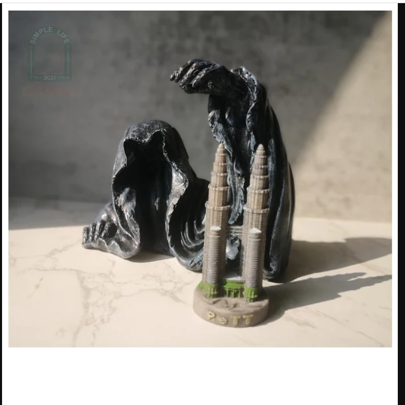 Hot Reaping Solace The Reaper Sitting Statue Lord of The Mysteries in Black Gothic Resin Sculptures Desktop Ornament Home Decor