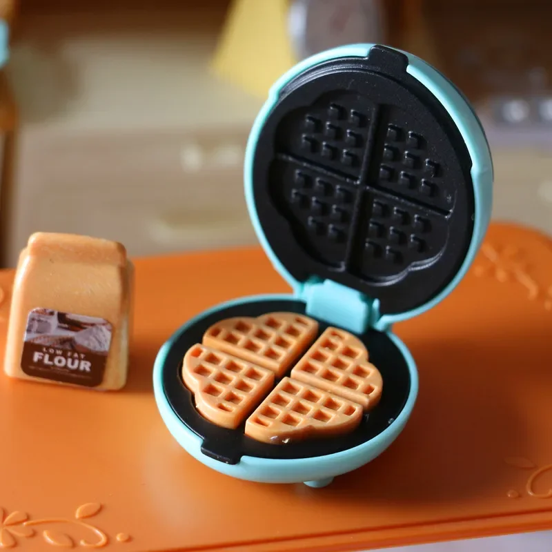 Mini Toaster Oven Waffle Crafts Kitchen Dollhouse Toy Gift for Kid Miniature Food Simulation Home Decor Living Room Decoration