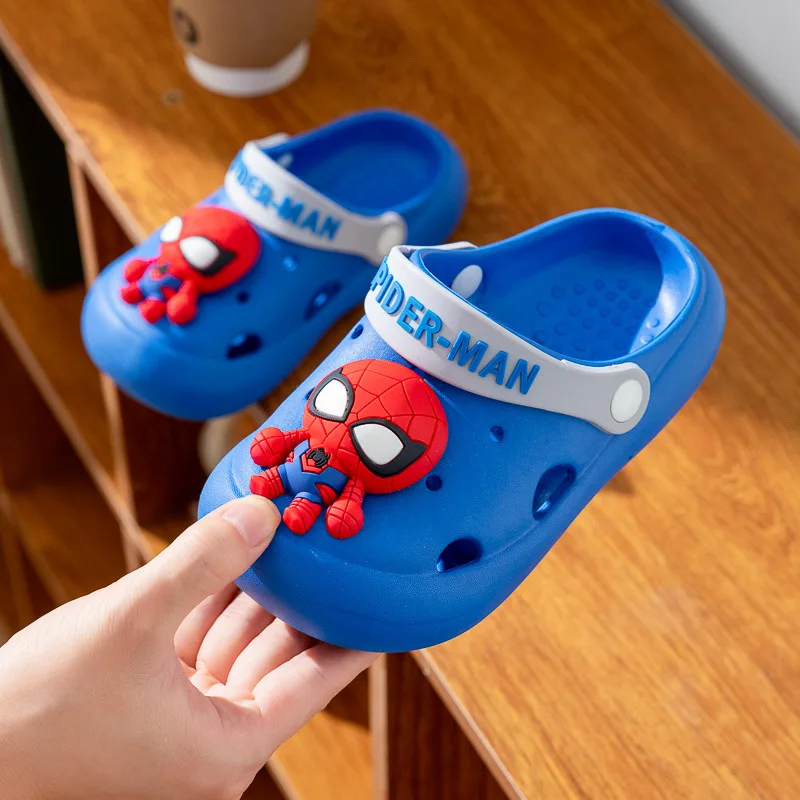 Letnie dziecięce chłopięce sandały dziewczęce kreskówka Spiderman drukuj pantofel dziecięce kryty odkryty antypoślizgowe miękkie buty do ogrodu