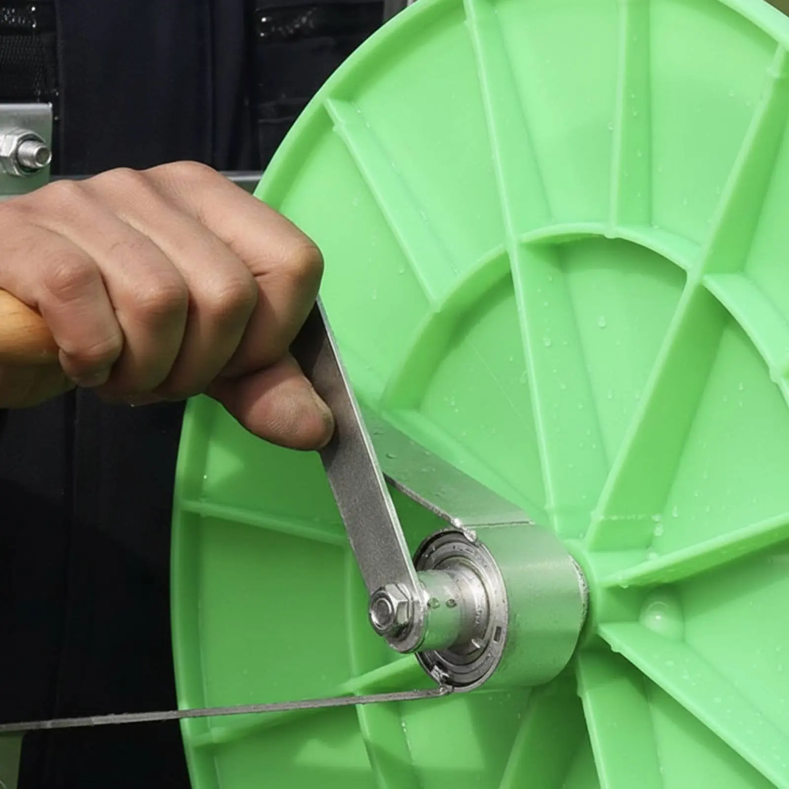

Backpack Hose Reel Ergonomic Design Hand Crank Hose Coiler Farming Equipment Fast Winding Portable for Farmers