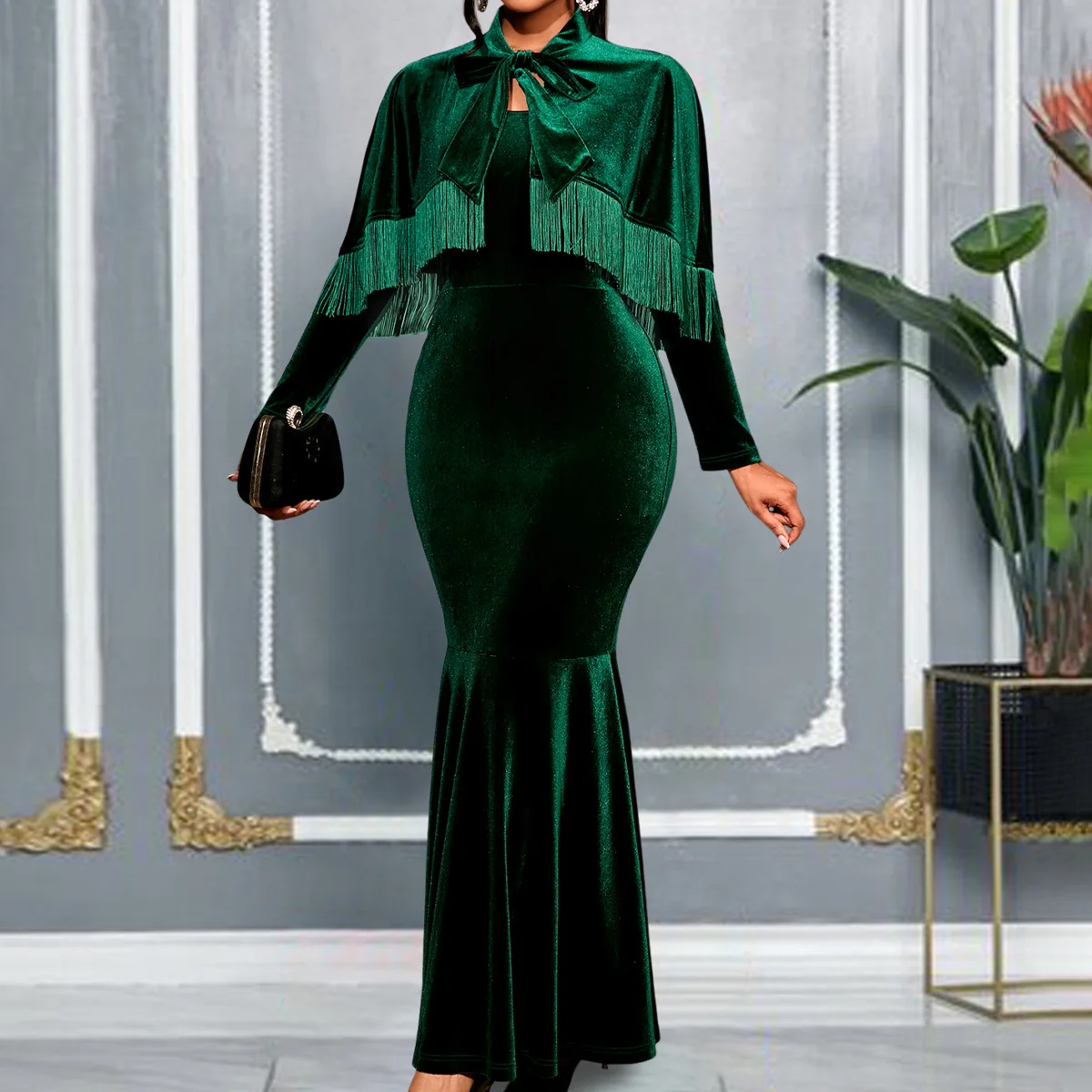 

Велюровый комплект из двух предметов с бахромой, шаль с бантом, вечерние платья-русалки с завышенной талией