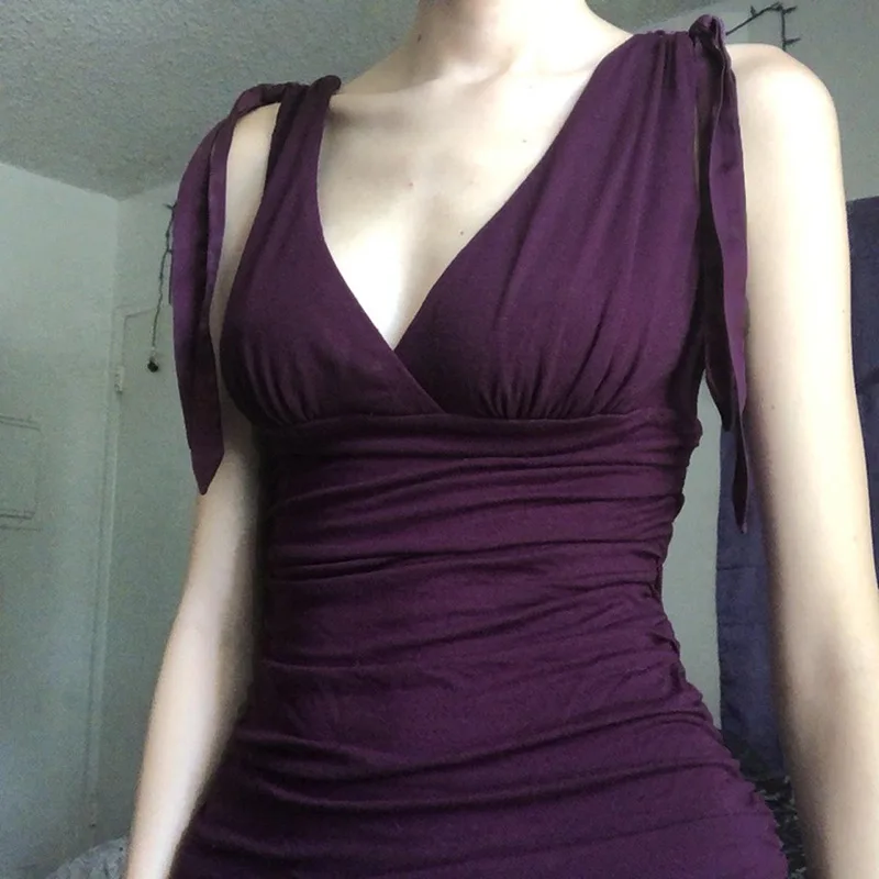 

Purple Solid V-Neck Slim Fit Basic Women Tanks Fashion All-Match Simple Causal Classical Blouses