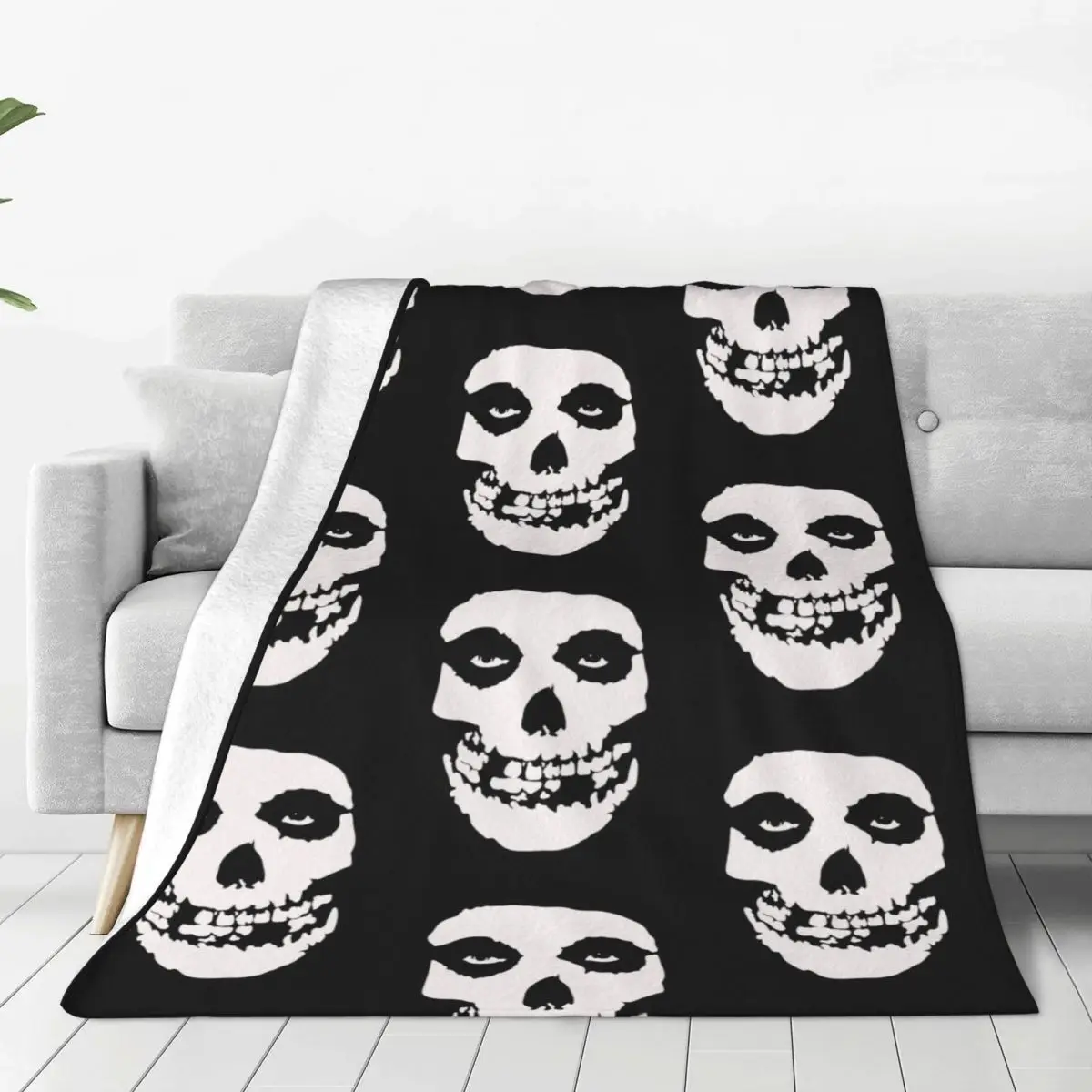 The Misfits Skull Plush Blanket Heavy Metal Music Band Customized Throw Blanket for Home 125*100cm Bedspreads