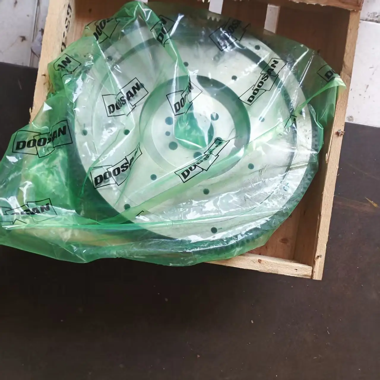 

Develon I Bob Excavator Spare Parts Original Manufacturer Genuine FlyWheel Assy 65.02301-5062