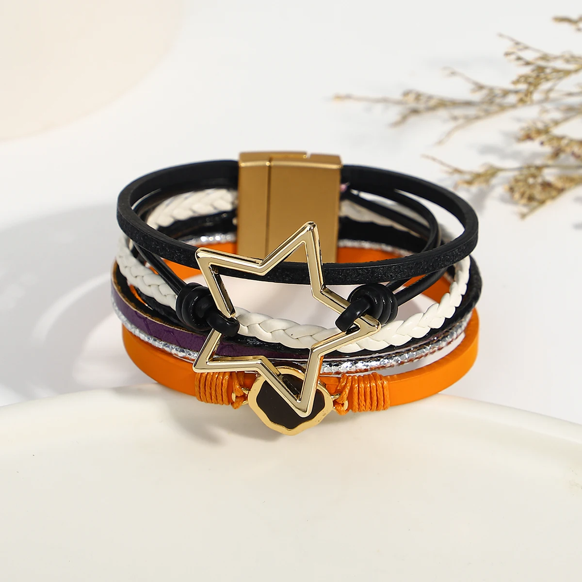 Amorcome 펑크 에나멜 참 여성을위한 중공 스타 가죽 팔찌 남성용 땋은 다층 랩 팔찌 파티 쥬얼리 Femme Gift