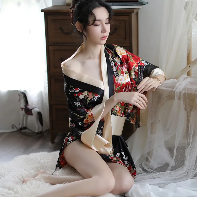 Nuevo conjunto de lencería de juego de rol de kimono de satén floral de estilo japonés