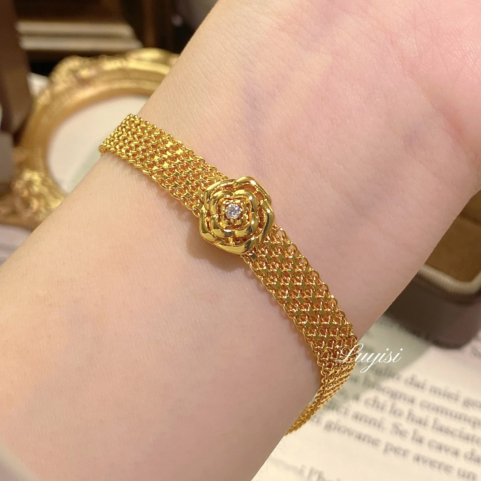 

Italian Luxury Milanese Mesh Golden Bracelet for Women – Vintage Minimalist Satin Diamond Camellia Wristband for Party Gifts