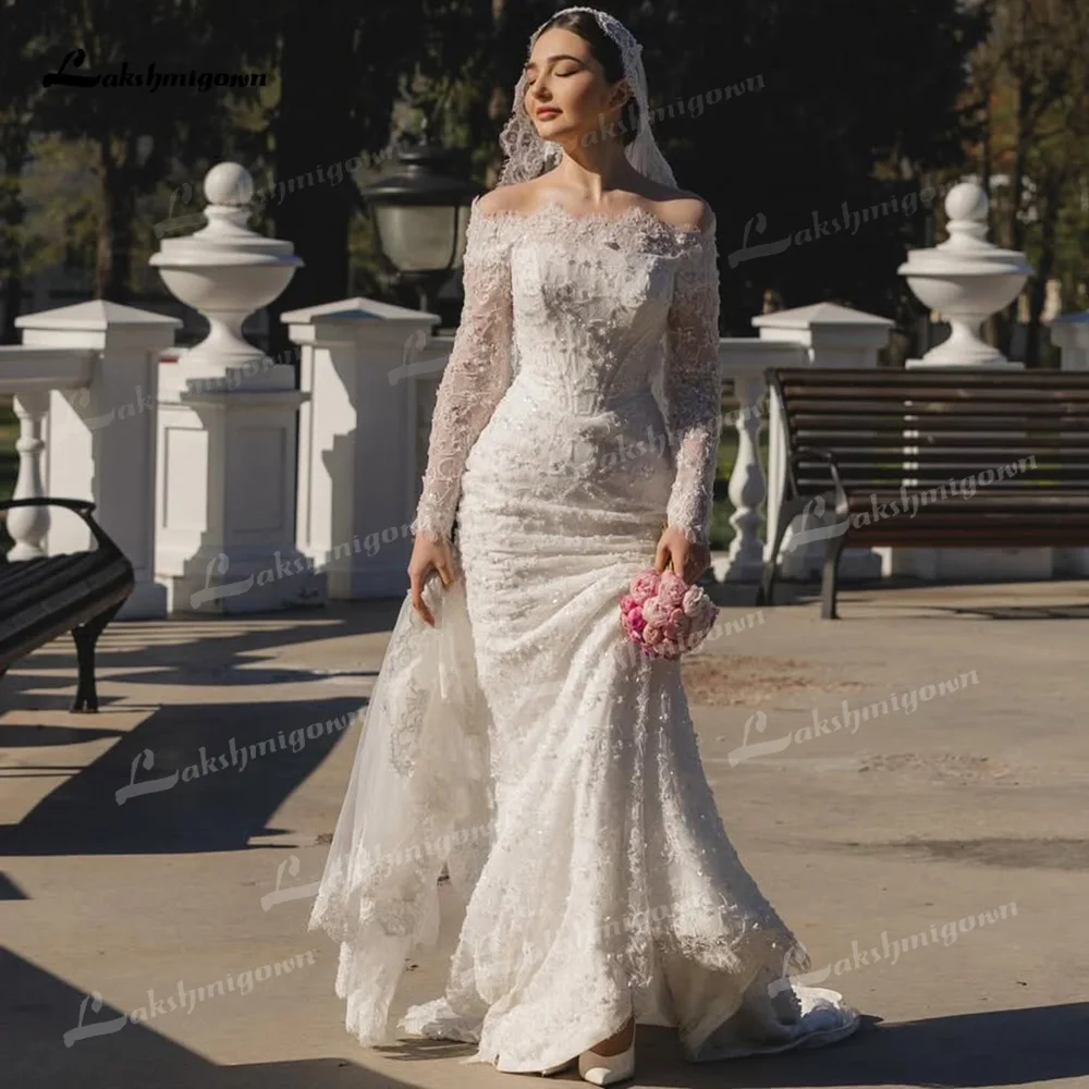 body hugging lace dress Celeste