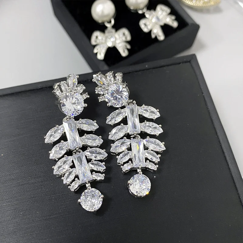 

MDLFES Moiss1n Diamonds Style 18k micro-set zirconia faux tassel earrings