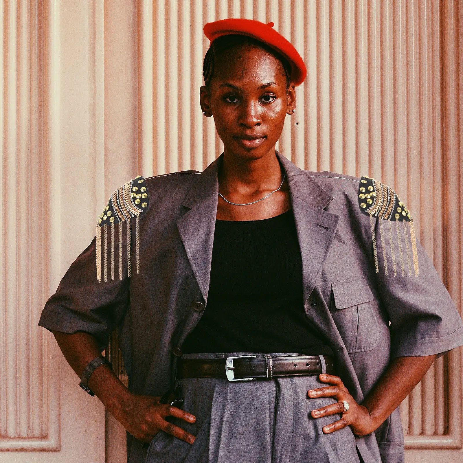 1 Par de Ombreiras Estilo Britânico com Borlas e Rebites – Design Moderno e Decorativo para Uniformes Militares e de Trabalho