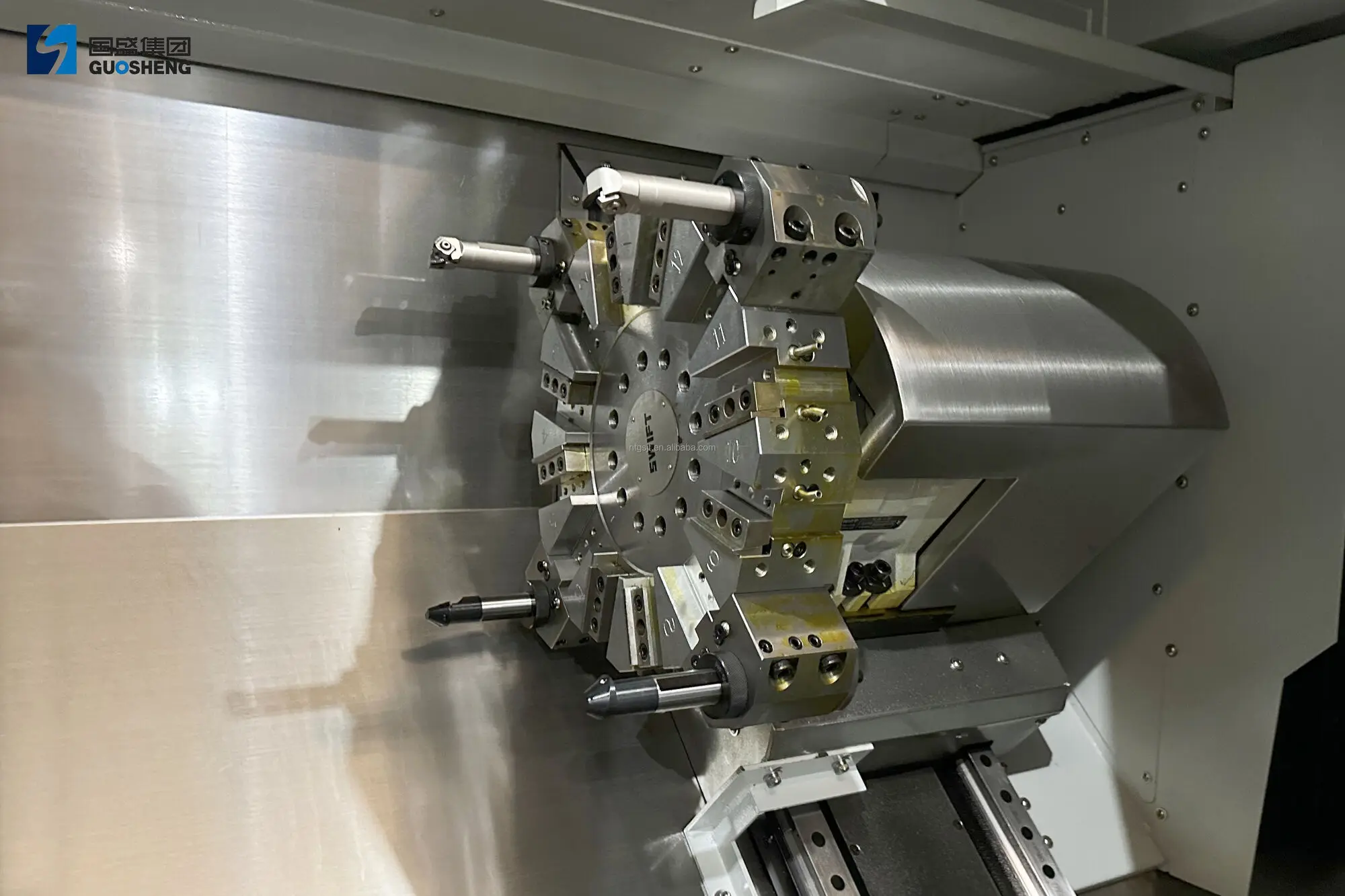 CNC تحول مخرطة مركز Hine لمعالجة المعادن ، Iht521