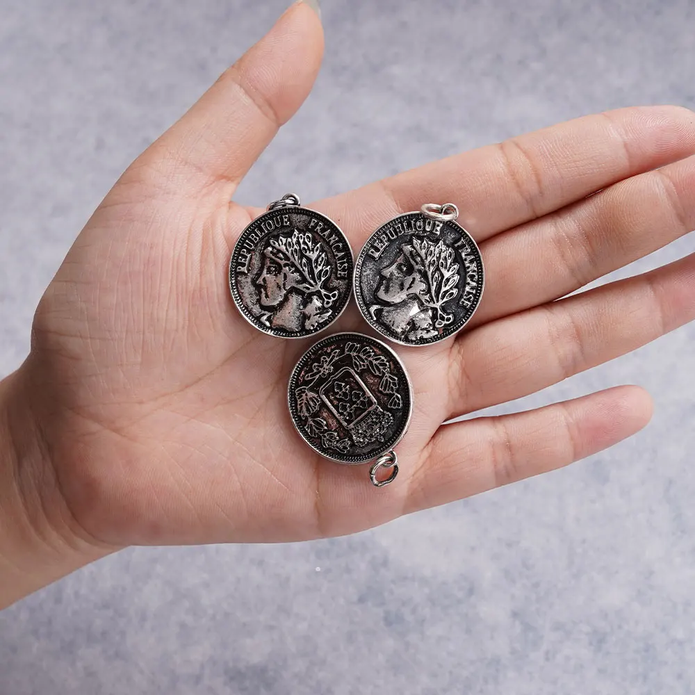 

18 pieces 26mm Golden Coin Pendant Stainless Steel Portrait Charms Flat round Metal with Connecting Hole for DIY Jewelry Making