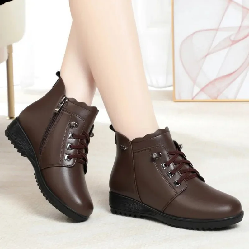 أحذية ثلج سميكة مبطنة بالصوف مريحة أحذية قطنية دافئة جديدة أحذية نسائية قصيرة