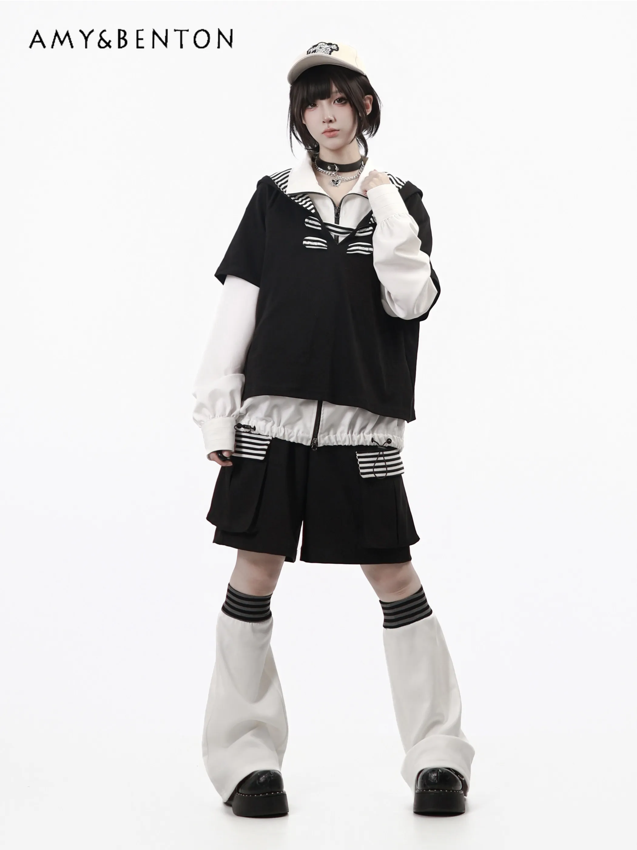 

Повседневный функциональный комплект для стильных девушек: рубашка с длинным рукавом на молнии и с завязками, толстовка с капюшоном и коротким рукавом, гетры.