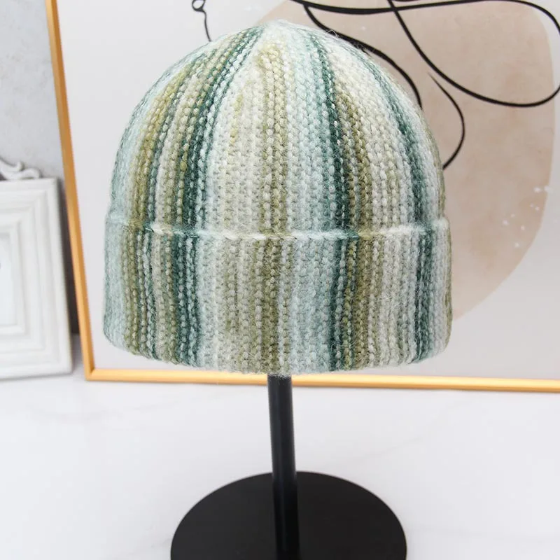 Neue Damen Herbst- und Winter-Strickmütze mit Farbverlauf und Batikmuster, Modische Outdoor-Wärmemütze mit Ohrenschutz, Gestreifte Skull-Beanie-Kappe – Detail 10