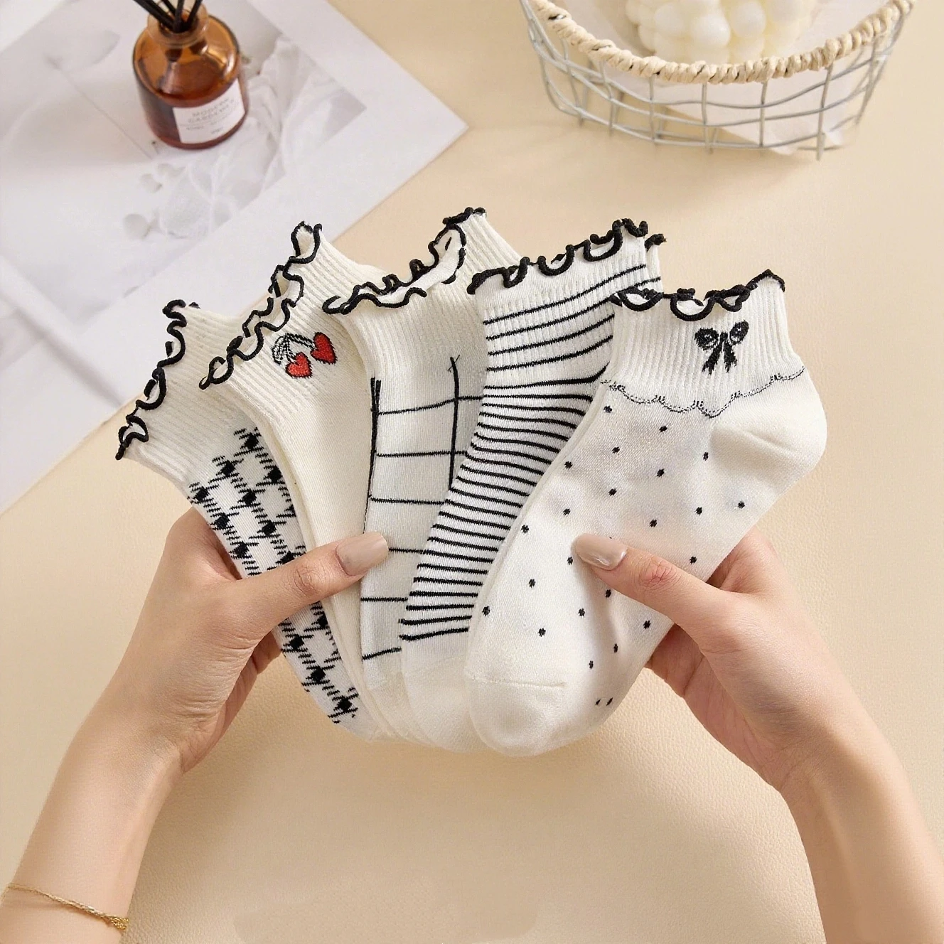 5 Pasang Kaus Kaki Wanita Bergaris Tepi Gulung Indah dengan Pakaian Sehari-hari Gaya Kuliah Kaus Kaki Pendek Lucu dan Kasual untuk Siswa