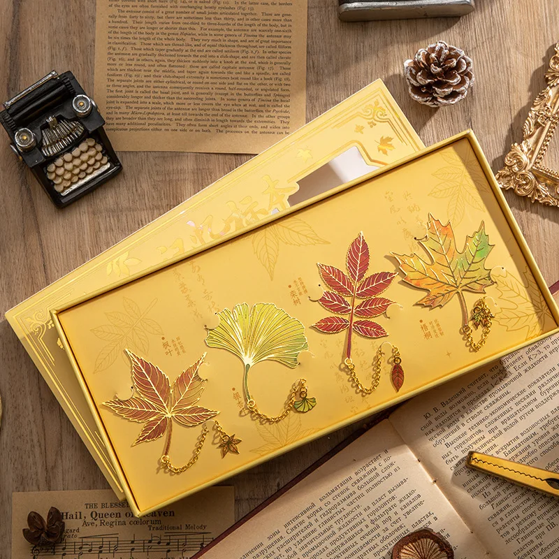 Exquisite Leaf Metal Bookmark with Metal Chain Pendant Maple Leaf Ginkgo Leaf Four-Leaf Clover Bookmark Gifts for Book Lovers