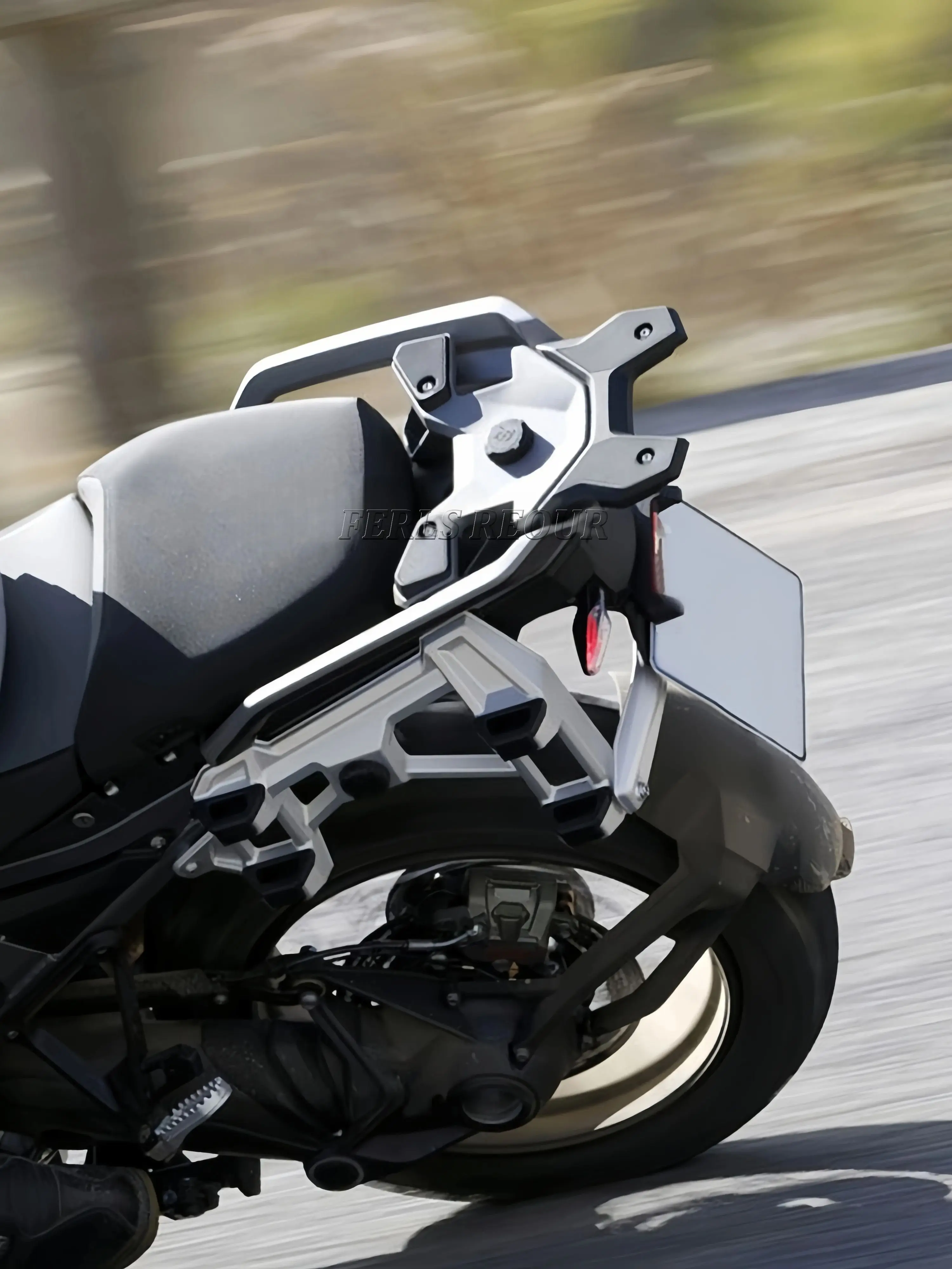 Voor BMW R1300GS/GS ADV Top Box-verlengplaat met USB-poort 2023-2025 - Past op zowel modellen, stabiel, geen boren nodig - afbeelding 2