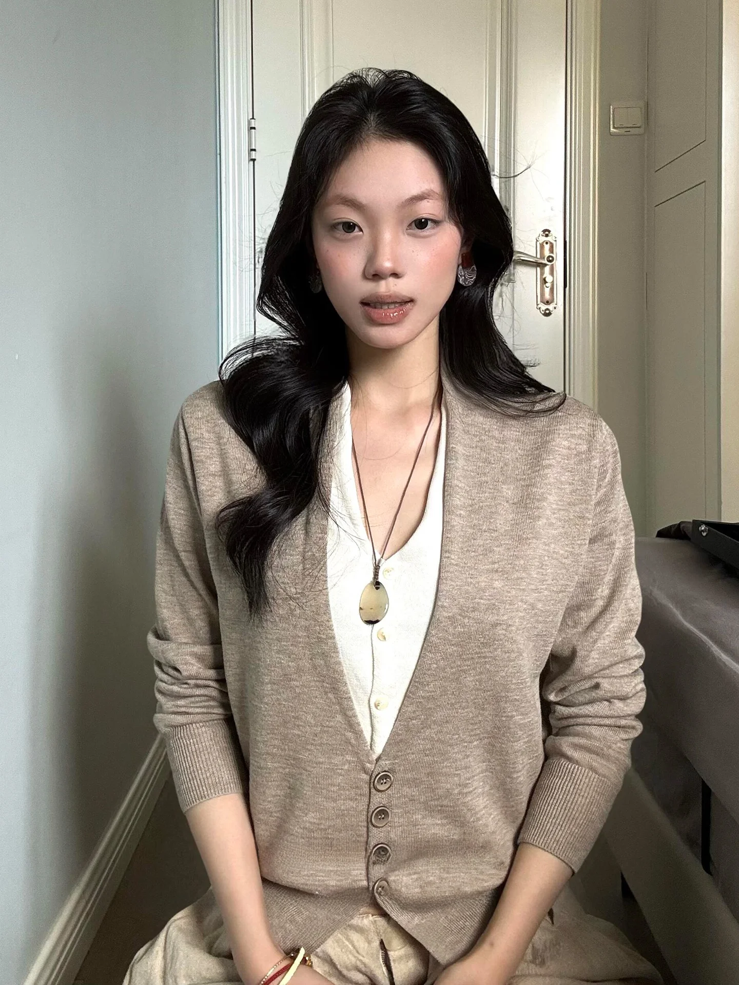 

Ретро-кардиган в американском стиле с V-образным вырезом, вязаный, для женщин, на раннюю весну, с цветными блоками, свободный крой, индивидуальный стиль, модный топ