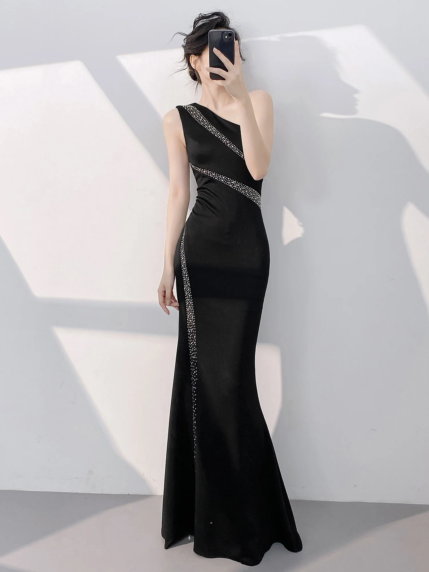 

Ele Bla Fi Tail Evening Dr Women's Faionable Host Single oulder Long Gown Korean Sle mid Waist Slim Fit