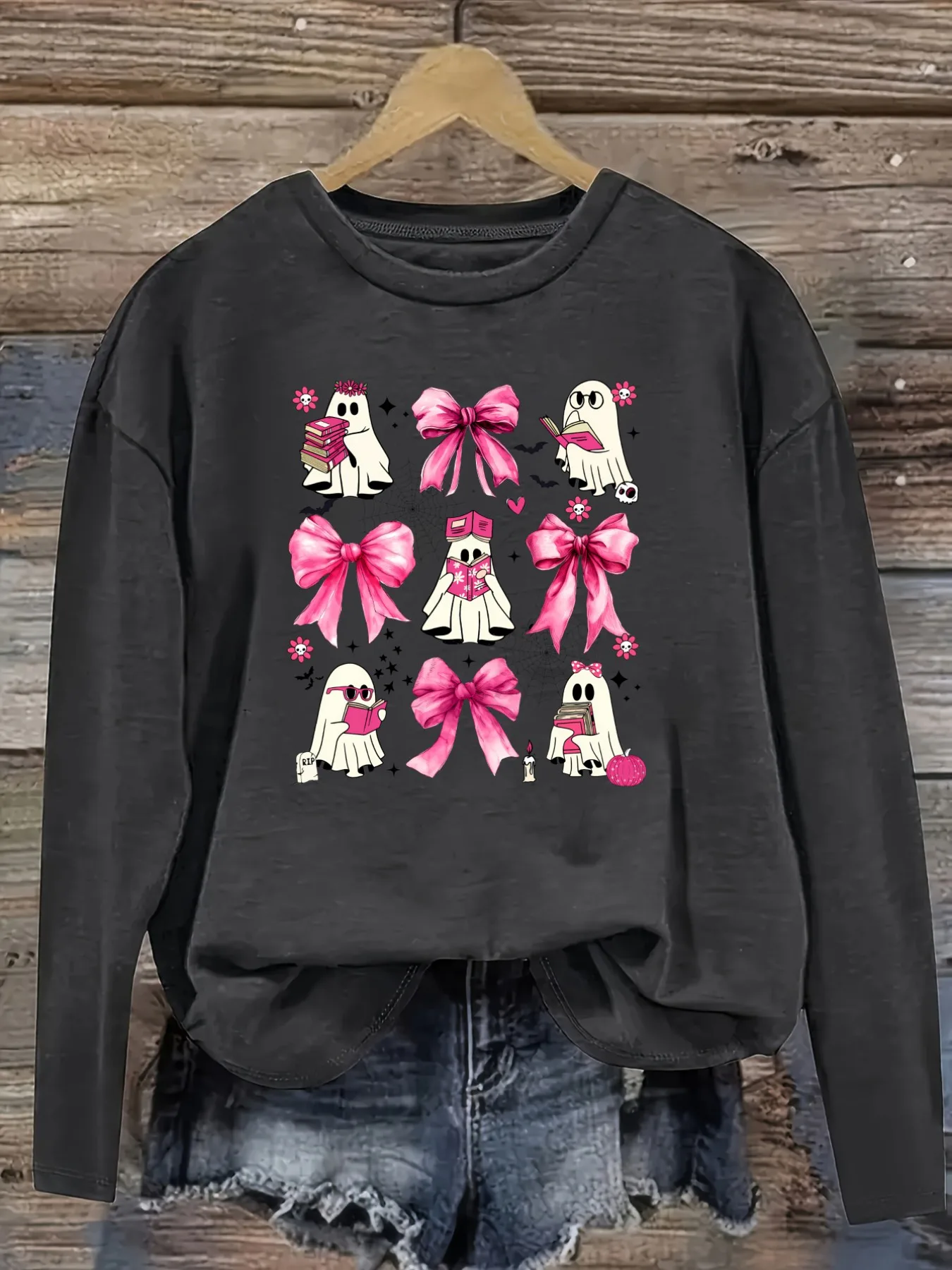 Women's Casual Long Sleeve Crew Neck T-Shirt Cute Ghosts With Pink Bows Design, Round Neck Women's Clothing, Machine Washable, Slightly Elastic, Loose Fit, Spring Autumn Winter Women's T-Shirt, Christmas Outfit