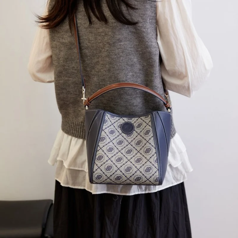 محفظة جلدية نسائية مصممة - حقيبة كتف أنيقة ذات علامة تجارية فاخرة #4