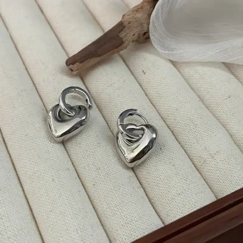 

Серьги из серебра 925 пробы, корейская версия, уникальный изысканный дизайн, новый стиль, элегантные женские украшения для ушей в форме сердца